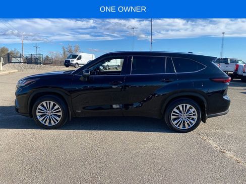 Used 2024 Toyota Highlander Platinum image 3