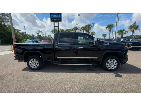 Used 2024 Chevrolet Silverado 2500 High Country w/ High Country Premium Package AWD/4WD image 9