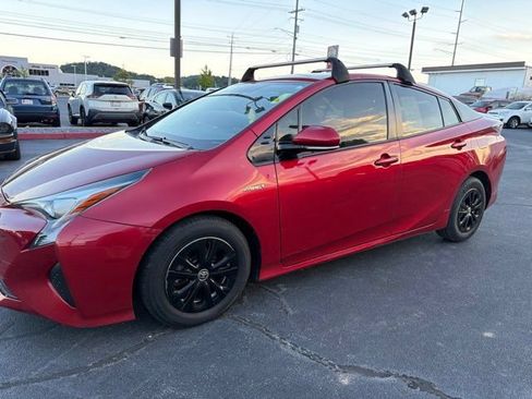 Used 2017 Toyota Prius Three w/ Carpet Mat Package FWD image 4