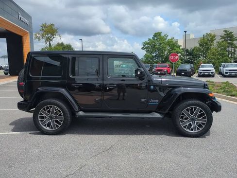 Used 2024 Jeep Wrangler High Altitude AWD/4WD image 3
