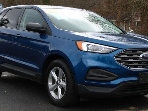 Used 2020 Ford Edge SE image 3