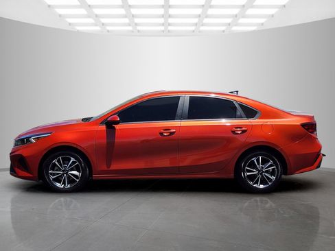 Used 2023 Kia Forte LXS w/ LXS Technology Package FWD image 4