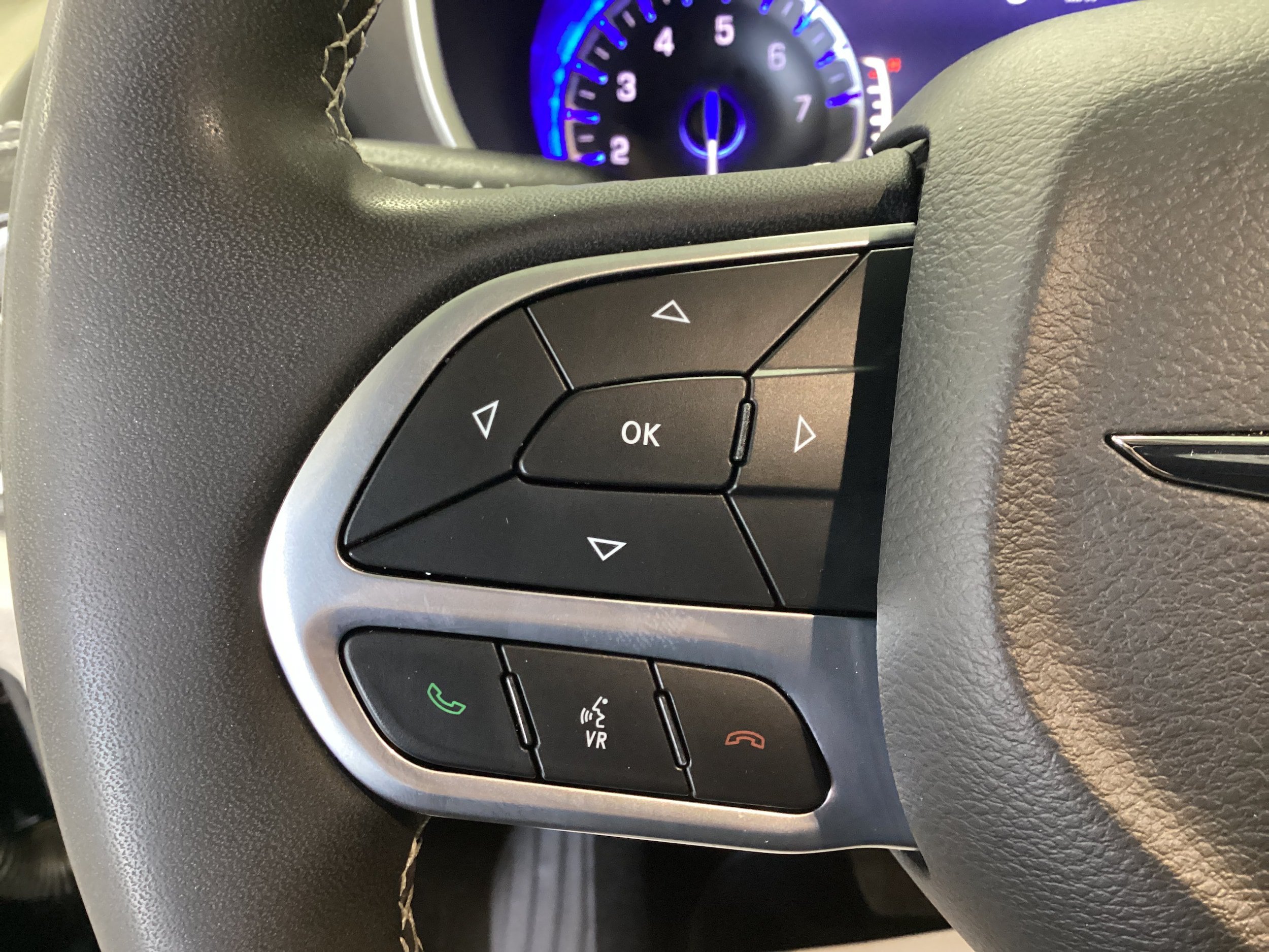Used 2024 Chrysler Pacifica Touring-L AWD/4WD image 22