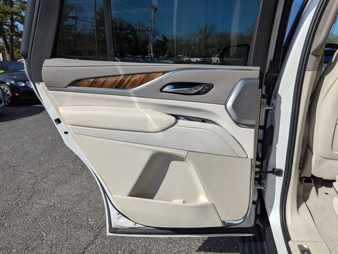Used 2022 Cadillac Escalade Premium Luxury Platinum AWD/4WD image 38