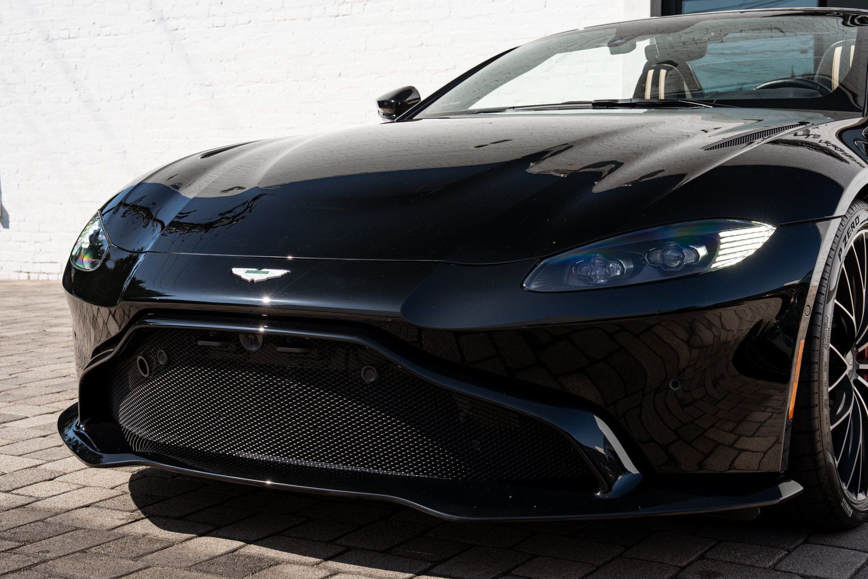 Used 2023 Aston Martin V8 Vantage Roadster RWD image 16