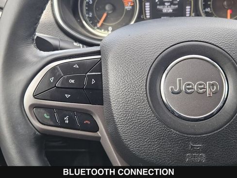 Used 2019 Jeep Cherokee Latitude Plus w/ Comfort/Convenience Group FWD image 23