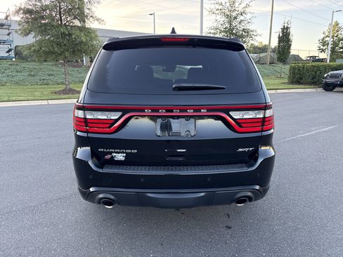 Used 2018 Dodge Durango SRT w/ Technology Group AWD/4WD image 8