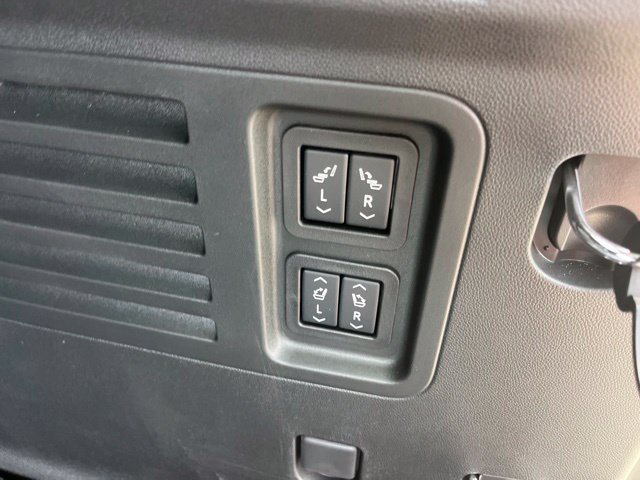New 2027 Chevrolet Traverse RS w/ LPO, Floor Liner Package FWD image 8