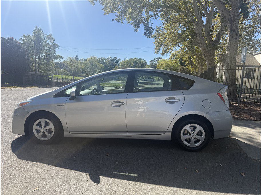 Used 2010 Toyota Prius Five FWD image 2