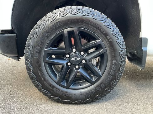 Used 2023 Chevrolet Silverado 1500 LT Trail Boss w/ Convenience Package II image 35