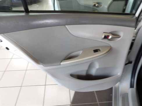 Used 2010 Toyota Corolla image 18