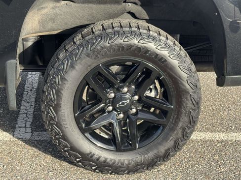 Used 2024 Chevrolet Silverado 1500 LT Trail Boss w/ Convenience Package II image 8