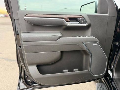 New 2026 GMC Sierra 1500 SLT image 9