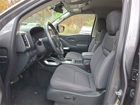 Used 2023 Nissan Frontier SV w/ SV Convenience Package image 3