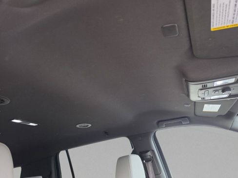 Used 2024 Chevrolet Suburban Z71 image 7