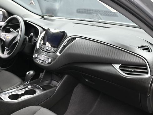 Used 2019 Chevrolet Malibu LS image 34