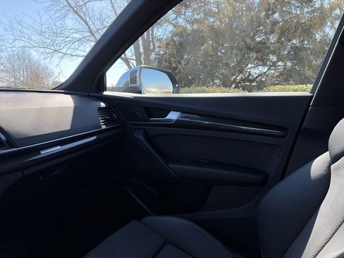 Used 2024 Audi SQ5 Premium image 29