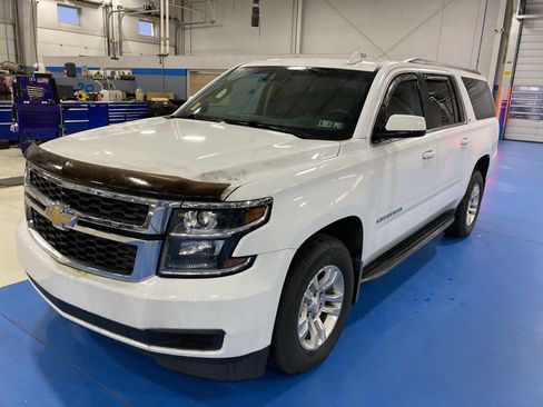 Used 2018 Chevrolet Suburban LT image 3