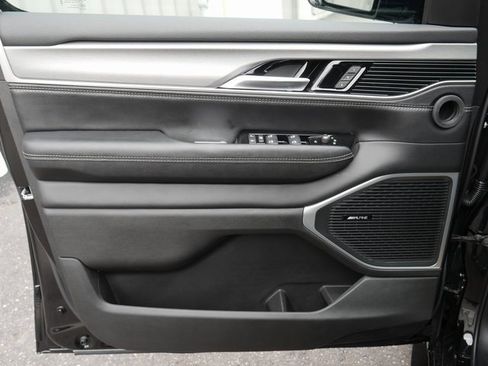 Used 2025 Jeep Wagoneer Series II image 12