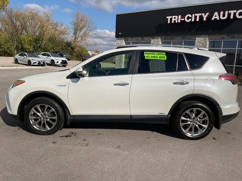 Used 2017 Toyota RAV4 Limited image 3