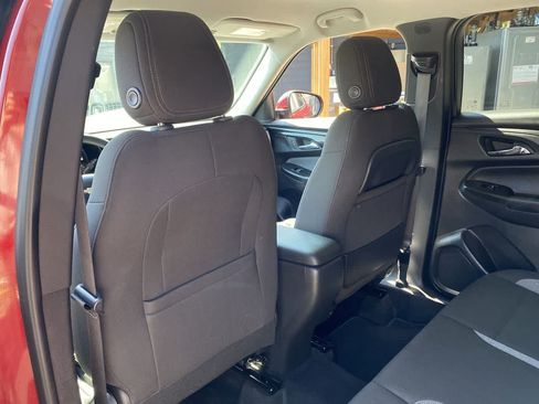 Used 2025 Chevrolet TrailBlazer LT AWD/4WD image 16