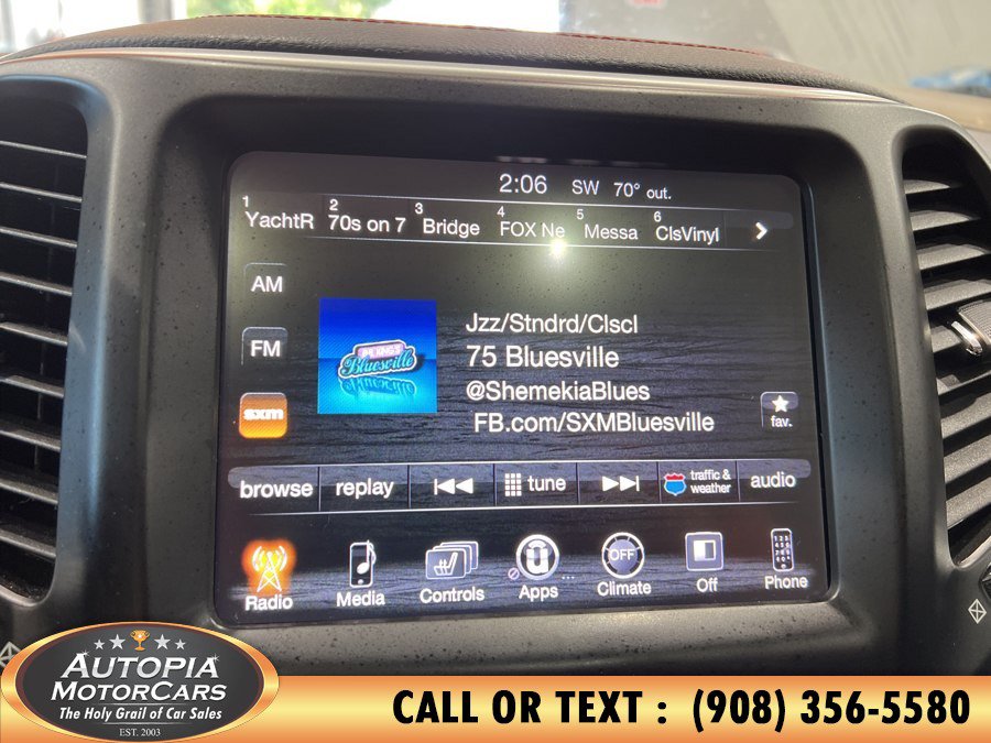 Used 2018 Jeep Cherokee Trailhawk AWD/4WD image 33