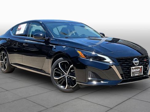 Certified 2025 Nissan Altima 2.5 SR w/ SR Premium Package AWD/4WD image 3