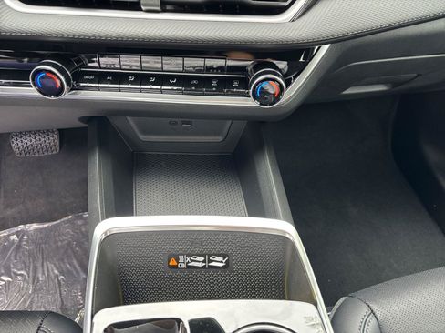 New 2026 Chevrolet Equinox LT w/ Convenience Package II AWD/4WD image 12