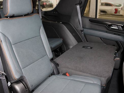 Used 2025 GMC Yukon AT4 AWD/4WD image 22