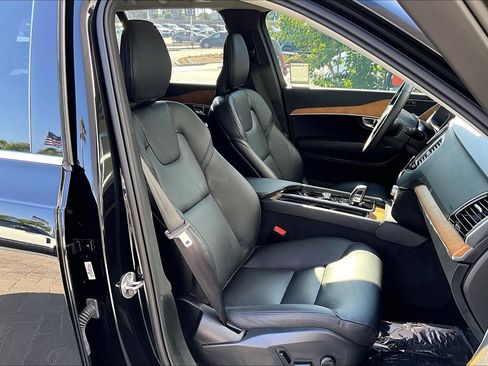 Used 2025 Volvo XC90 B6 Plus w/ Protection Package Premier AWD/4WD image 7