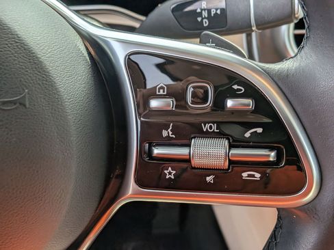 Used 2020 Mercedes-Benz GLC 300 4MATIC image 17