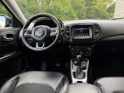 Used 2018 Jeep Compass Latitude w/ Popular Equipment Group AWD/4WD image 11