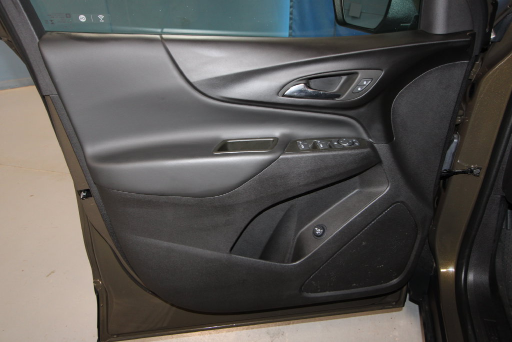 Used 2024 Chevrolet Equinox LT w/ LPO, Floor Liner Package FWD image 5