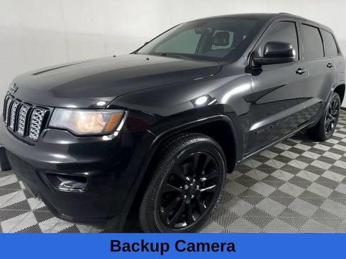 Used 2018 Jeep Grand Cherokee Altitude AWD/4WD image 6