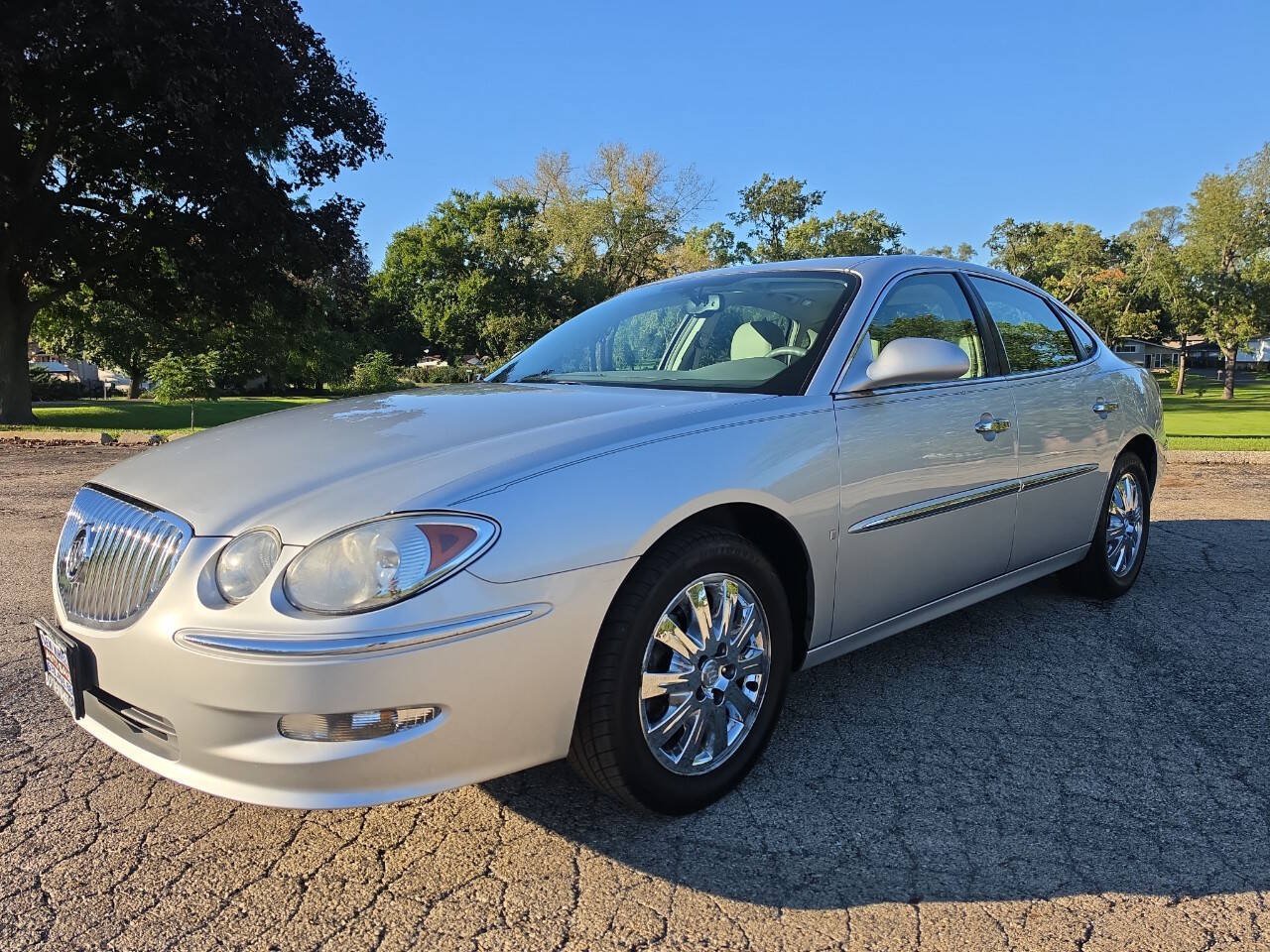 Used 2009 Buick LaCrosse CXL w/ Driver Confidence Package FWD image 2