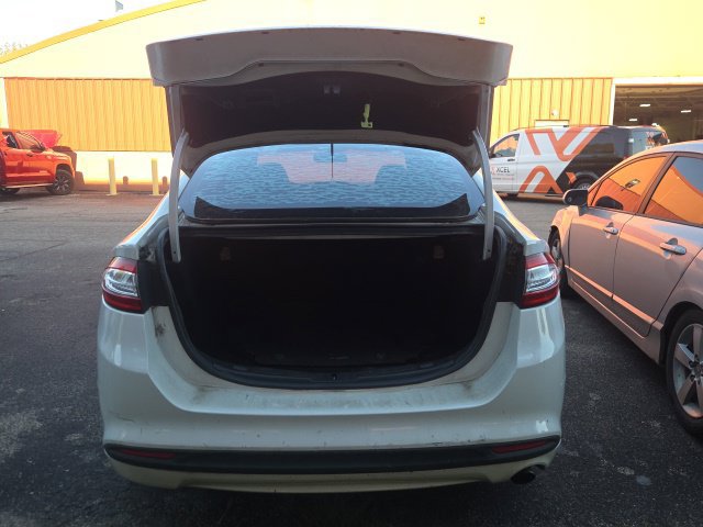 Used 2014 Ford Fusion SE w/ Equipment Group 202A FWD image 9