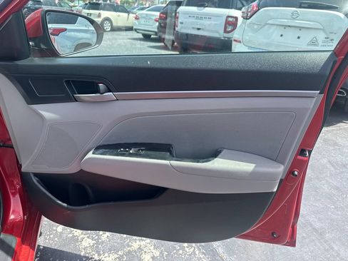 Used 2018 Hyundai Elantra SEL FWD image 34