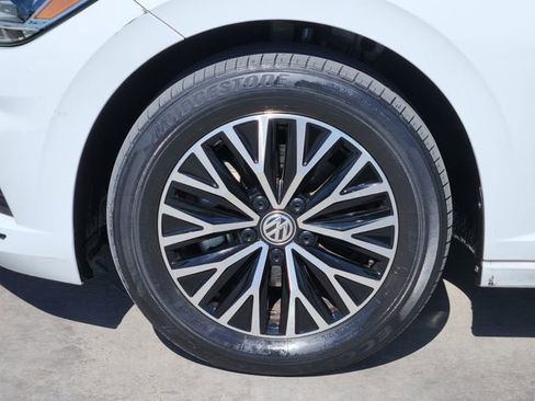 Used 2021 Volkswagen Jetta SE image 11