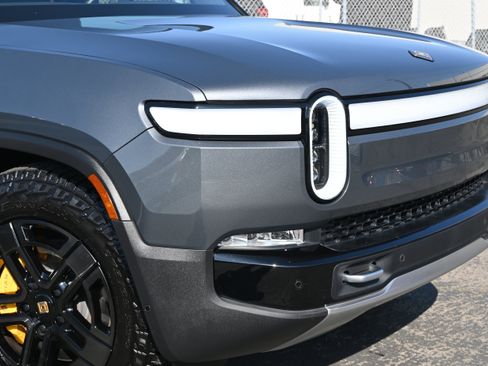 Used 2023 Rivian R1T Adventure image 16