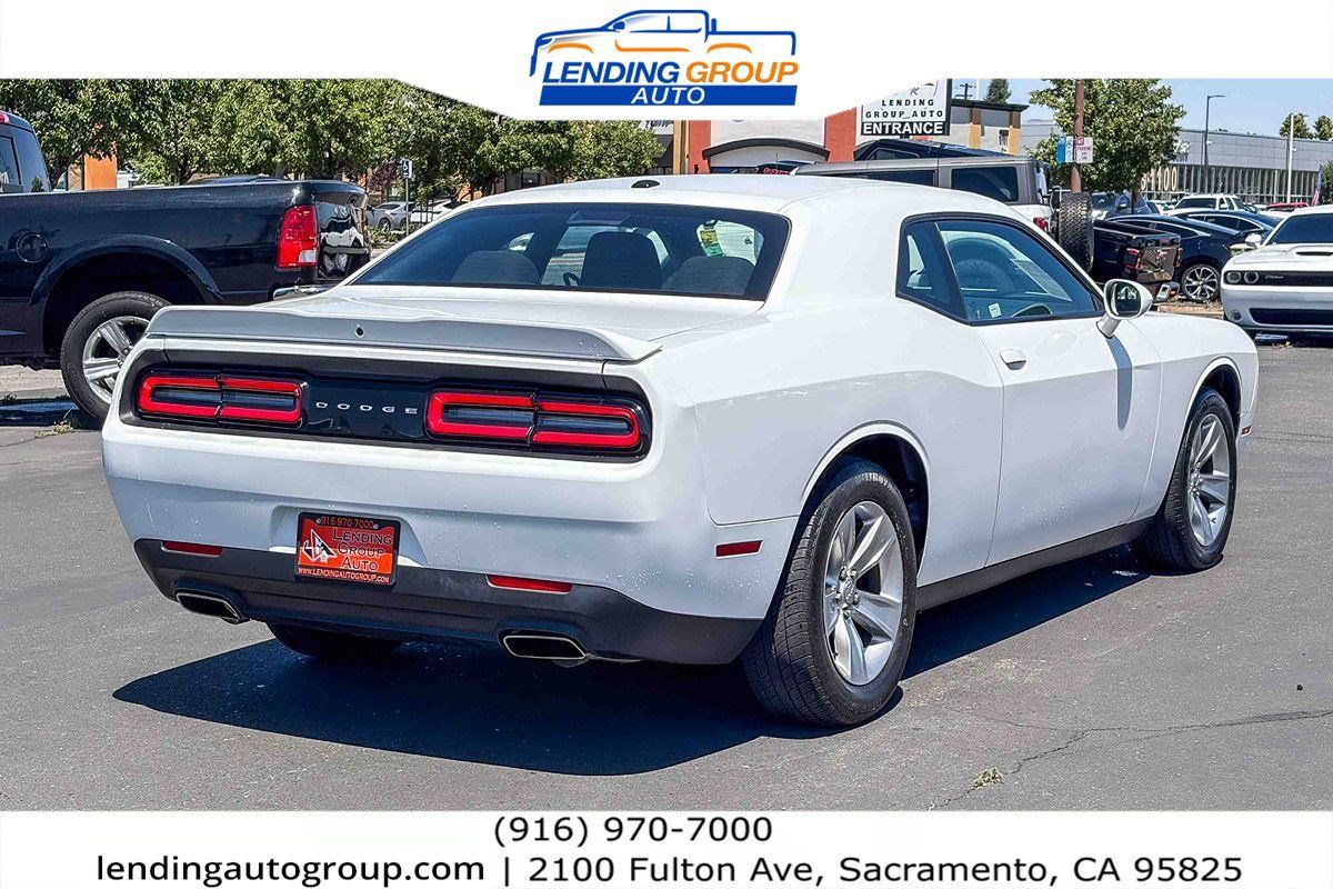 Used 2022 Dodge Challenger SXT RWD image 4