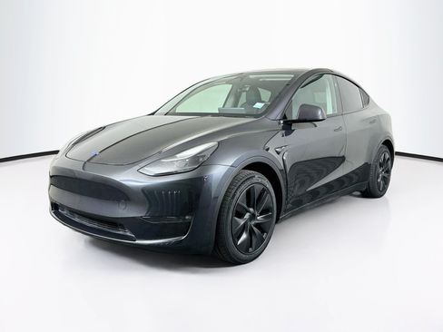 Used 2024 Tesla Model Y Long Range AWD/4WD image 3