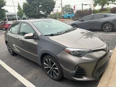 Used 2017 Toyota Corolla SE w/ Carpet Mat Package (TMS) FWD image 1