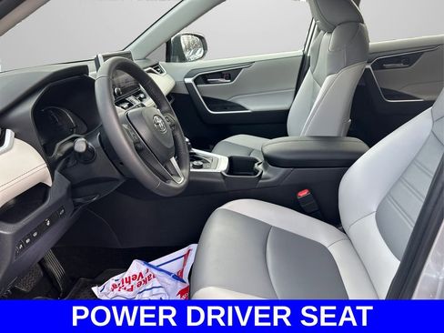 Used 2023 Toyota RAV4 XLE Premium image 9