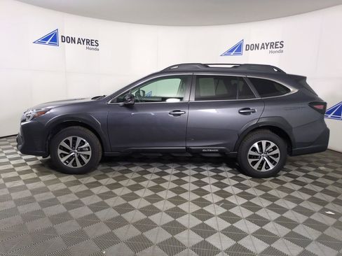 Used 2024 Subaru Outback Premium AWD/4WD image 2