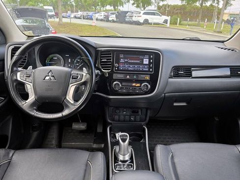 Used 2018 Mitsubishi Outlander SEL image 12