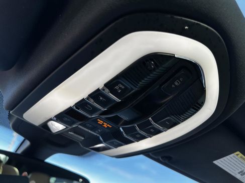 Used 2018 Porsche Cayenne Platinum Edition w/ Premium Package image 35