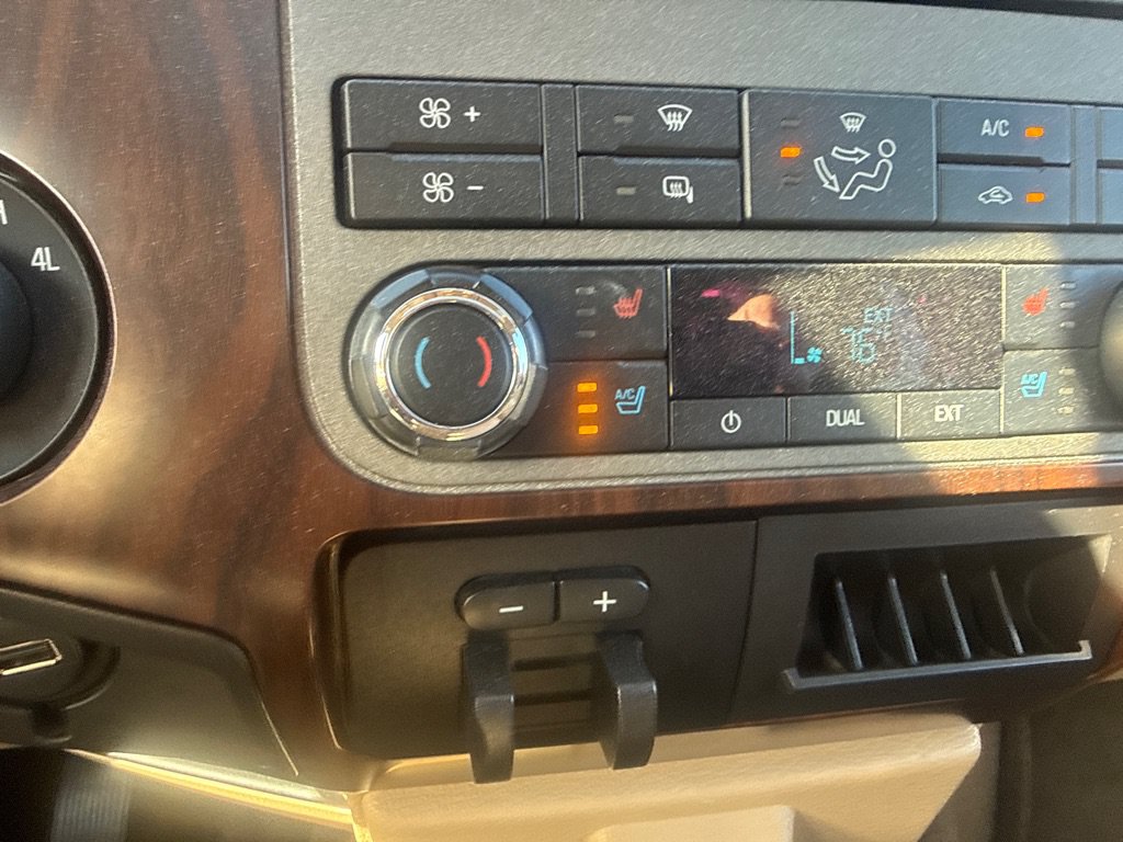 Used 2011 Ford F250 Lariat w/ Lariat Ultimate Pkg AWD/4WD image 36