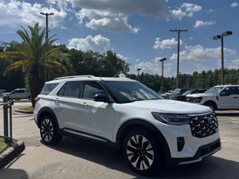 Certified 2025 Ford Explorer Platinum w/ LUX Leather Package AWD/4WD image 4