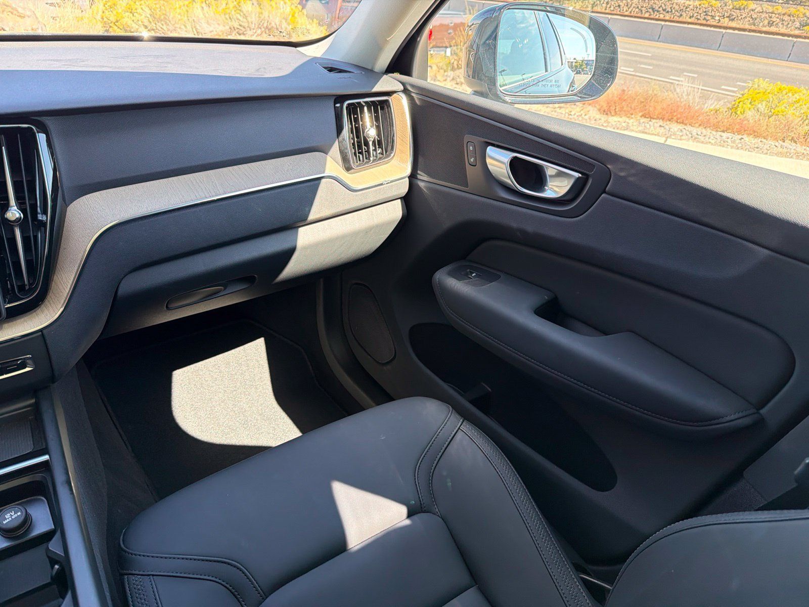 Used 2026 Volvo XC60 B5 Plus AWD/4WD image 13