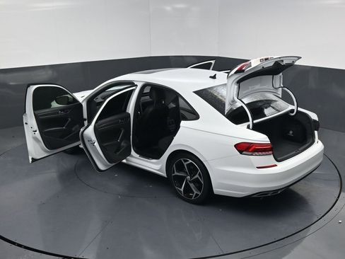 Used 2022 Volkswagen Passat 2.0T R-Line image 19